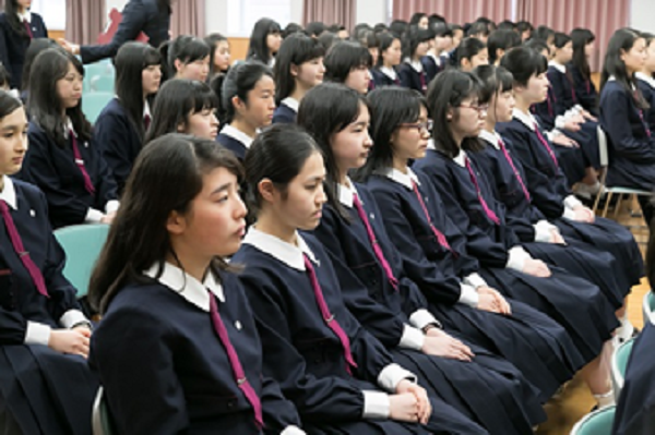 中学卒業式２０１７ Photo Report 帝塚山学院中学校高等学校 一人ひとりの 輝きの先へ 100年続く伝統を誇りに 中高一貫校